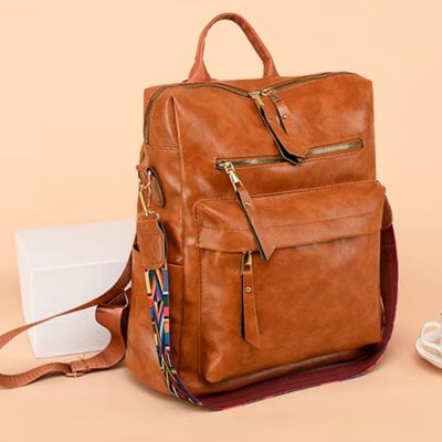femme-sac-a-dos-brun