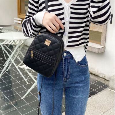 petit-sac-a-dos-femme-noir-cuir-main