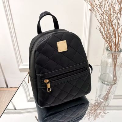 petit-sac-a-dos-femme-noir-cuir-pratique-elegant