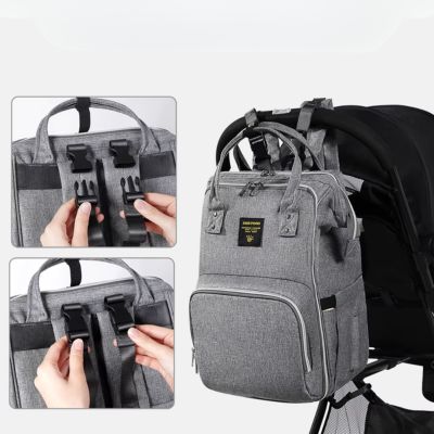 sac-a-dos-a-langer-gris-attache-pousette