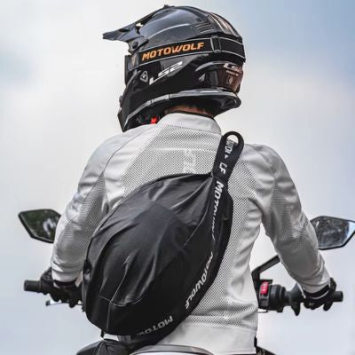sac-a-dos-casque-moto-noir-impermeable