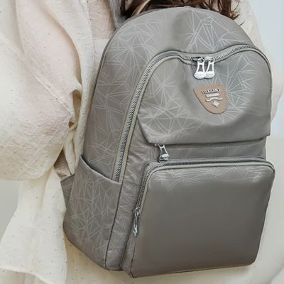 sac-a-dos-femme-gris-chic-voyage-pratique