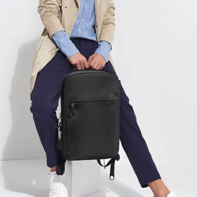 sac-a-dos-homme-poigner_ee811c72-e336-4db1-be11-49d9195d1c77