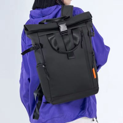 sac-a-dos-impermeable-roll-top-noir