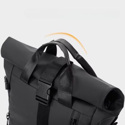 sac-a-dos-impermeable-roll-top-poigner