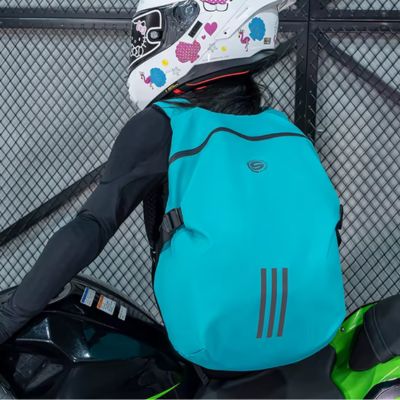 sac-a-dos-moto-etanche-vert-extensible