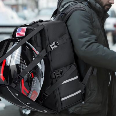 sac-a-dos-moto-porte-casque-extensible