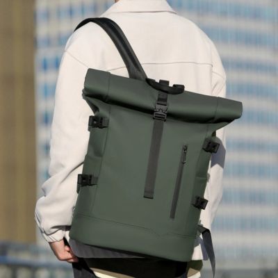 sac-a-dos-roll-top-vert-impermeable-ville-ordinateur